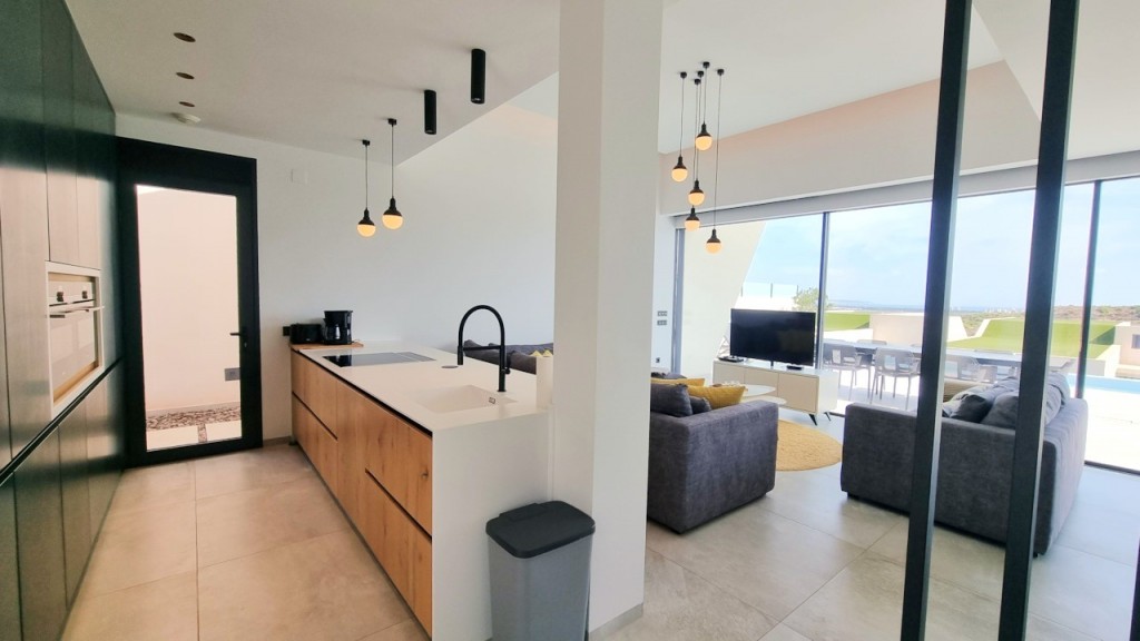 Bedroom in villa for sale in Rojales
