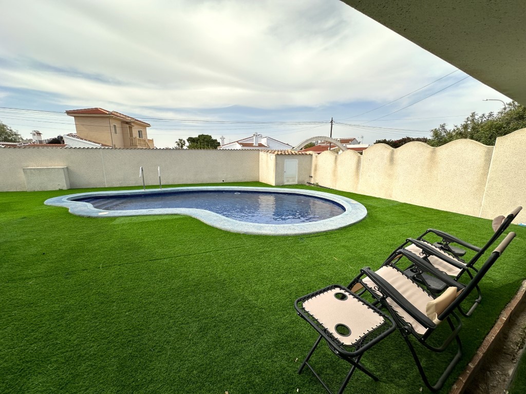 Garden in villa for sale in Ciudad Quesada