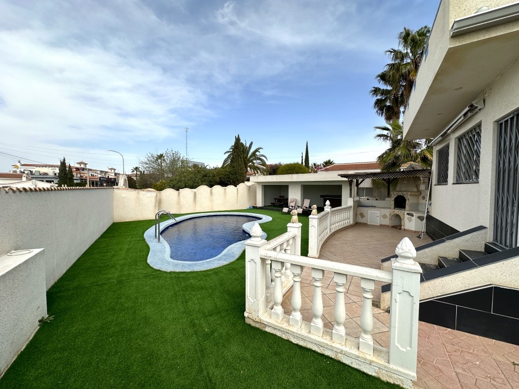 Dining area in villa for sale in Ciudad Quesada