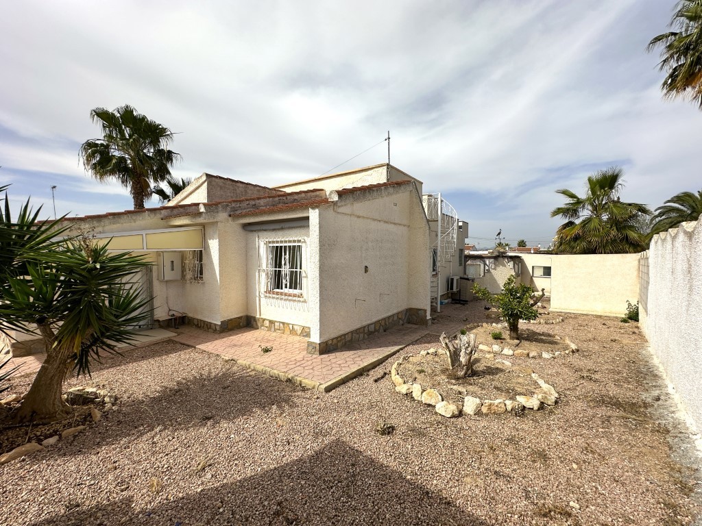Stunning Fully Renovated Villa in the Heart of Ciudad QuesadaDiscover this beautifully renovated, de