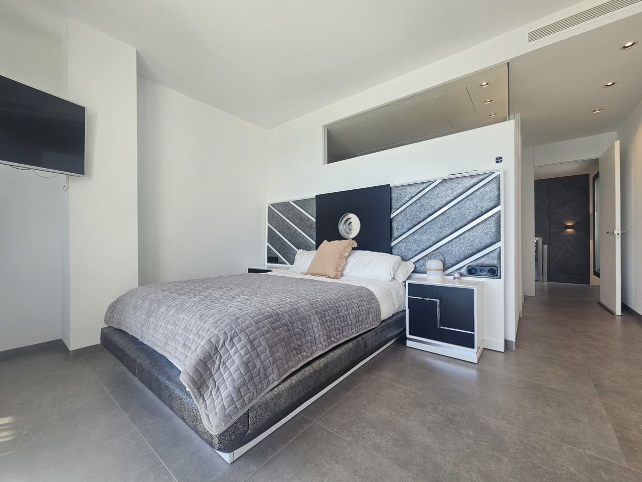 Bedroom in villa for sale in Cabo Roig
