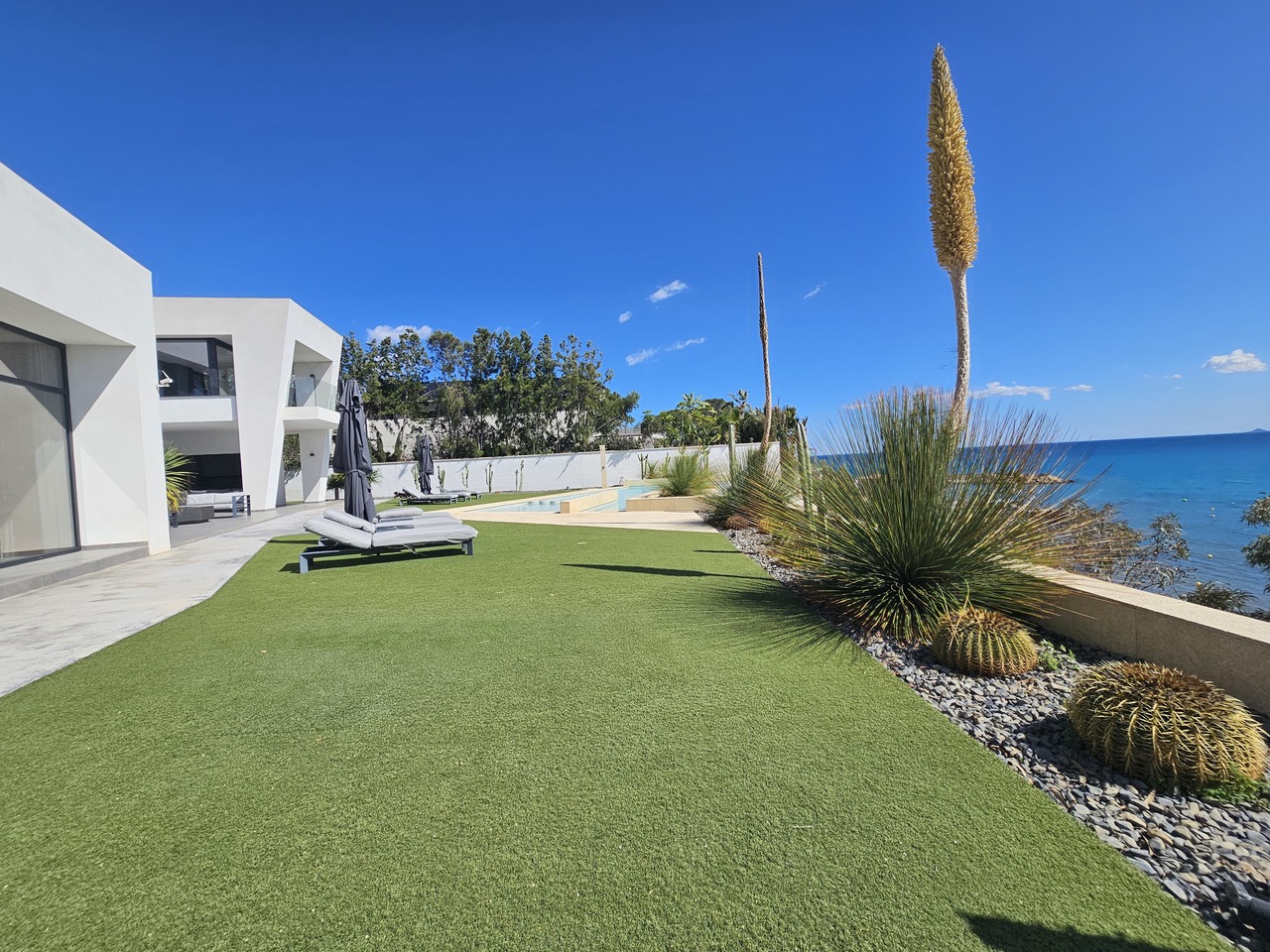Terrace in villa for sale in Cabo Roig