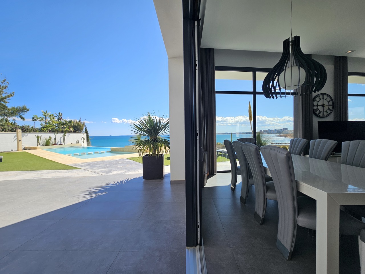 Garden in villa for sale in Cabo Roig