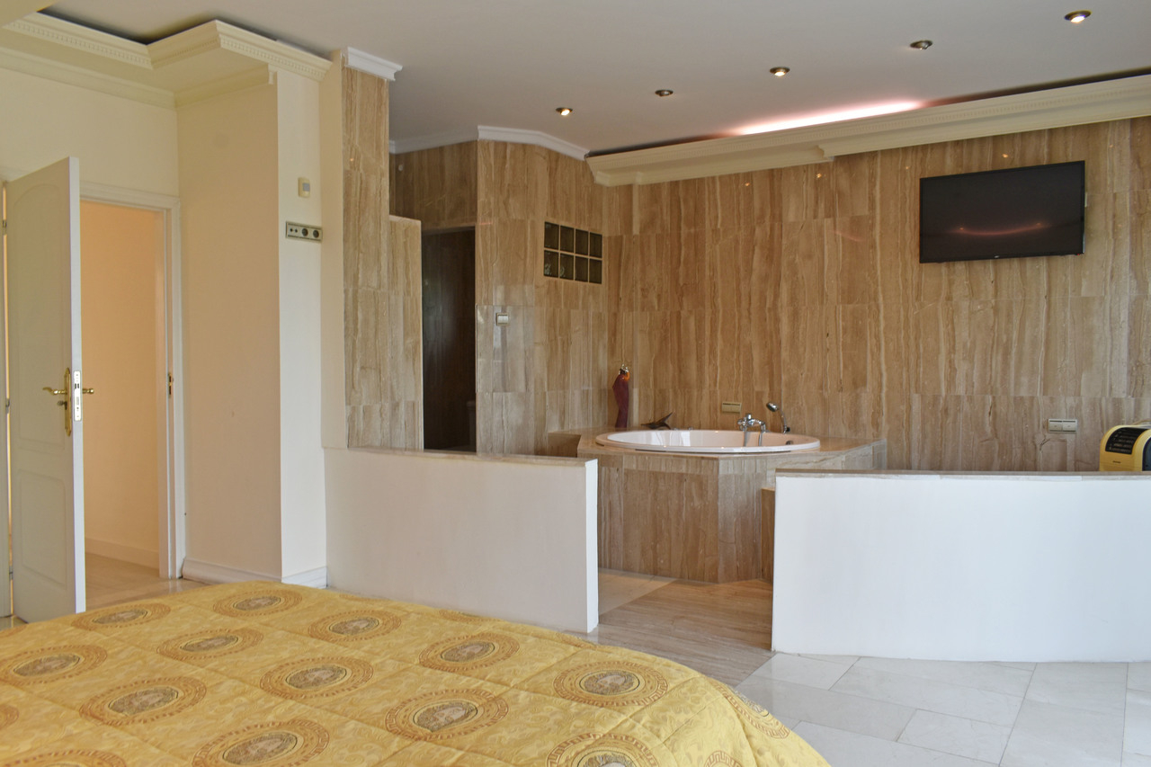 Pool area in villa for sale in Torremendo