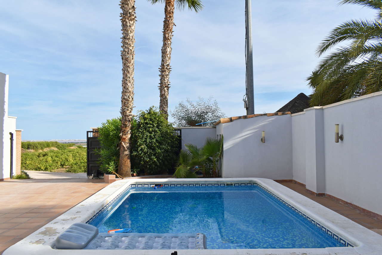 Fantastic spacious villa in green surroundings with proximity to popular golf courses