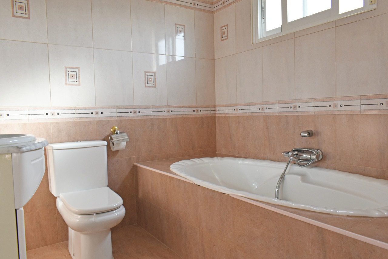 Garden in villa for sale in Torremendo