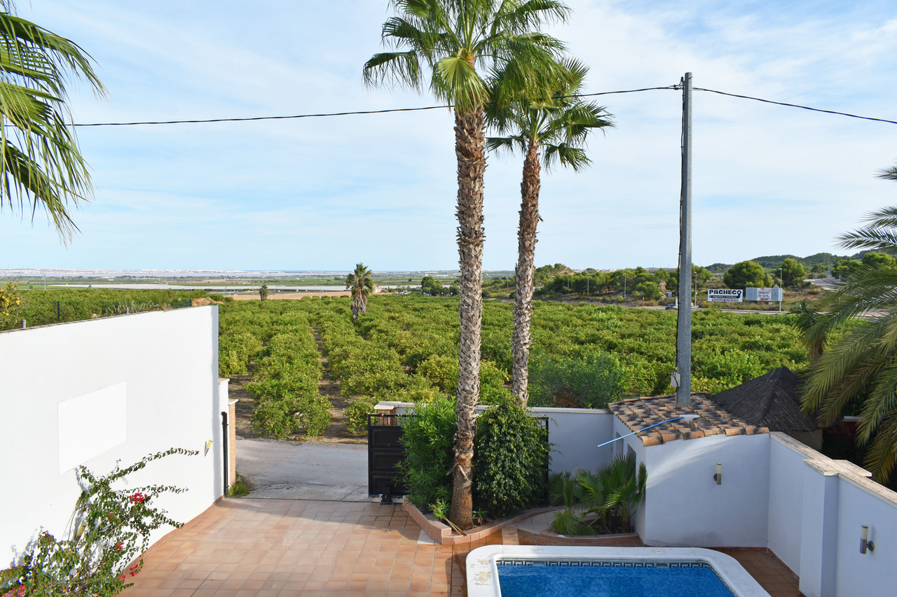 Dining area in villa for sale in Torremendo