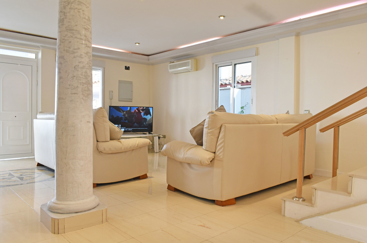 Dining area in villa for sale in Torremendo
