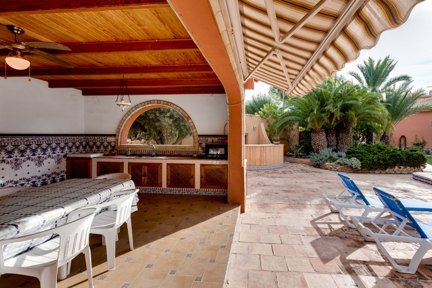 Terrace in villa for sale in Torrevieja