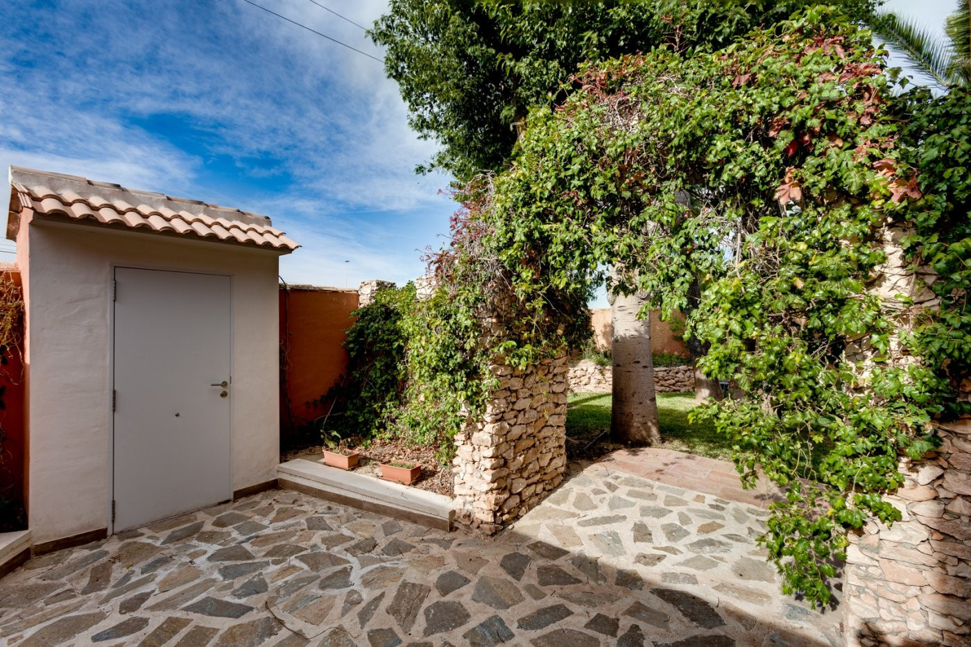 Bedroom in villa for sale in Torrevieja