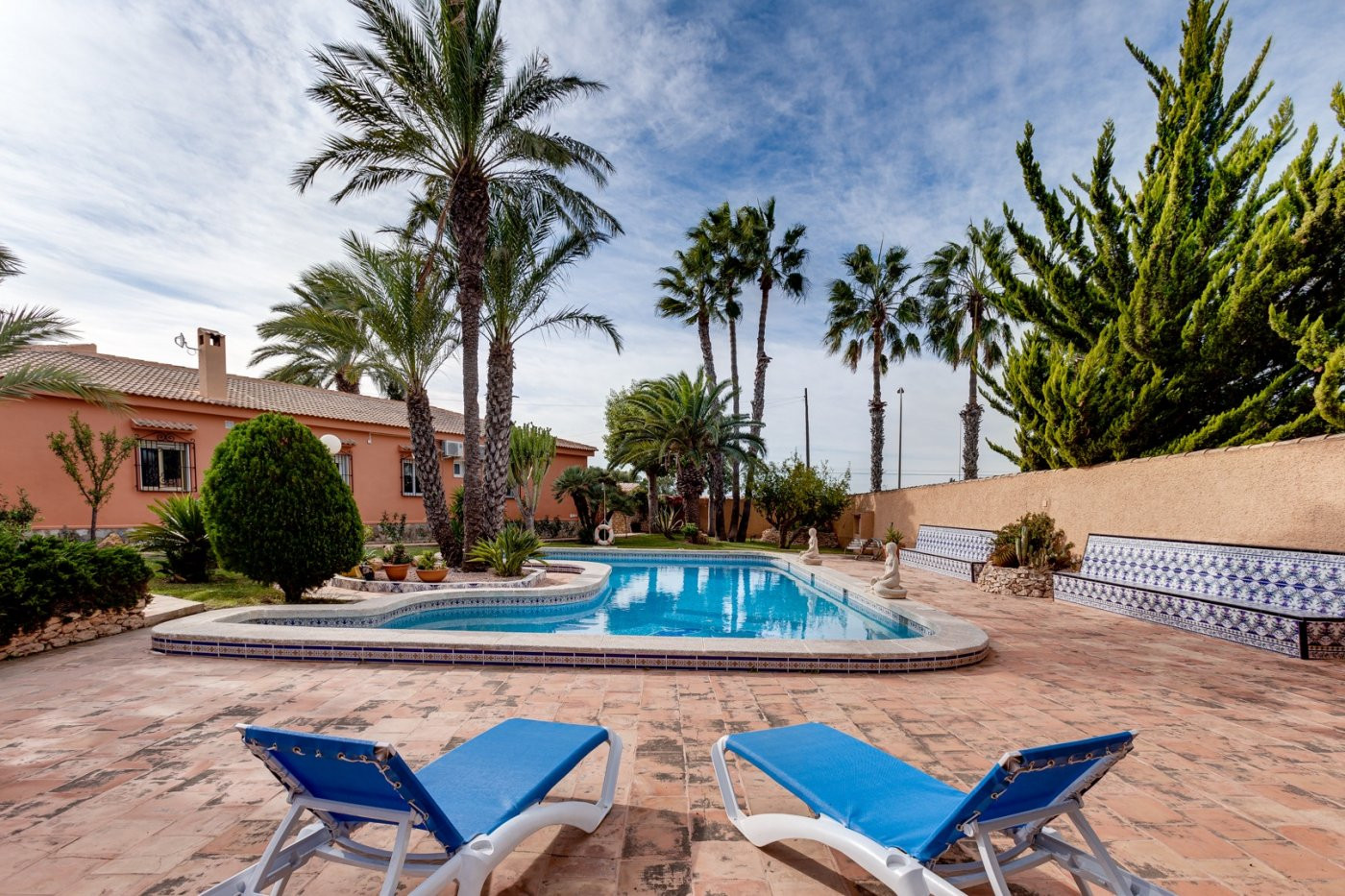 Exterior view in villa for sale in Torrevieja