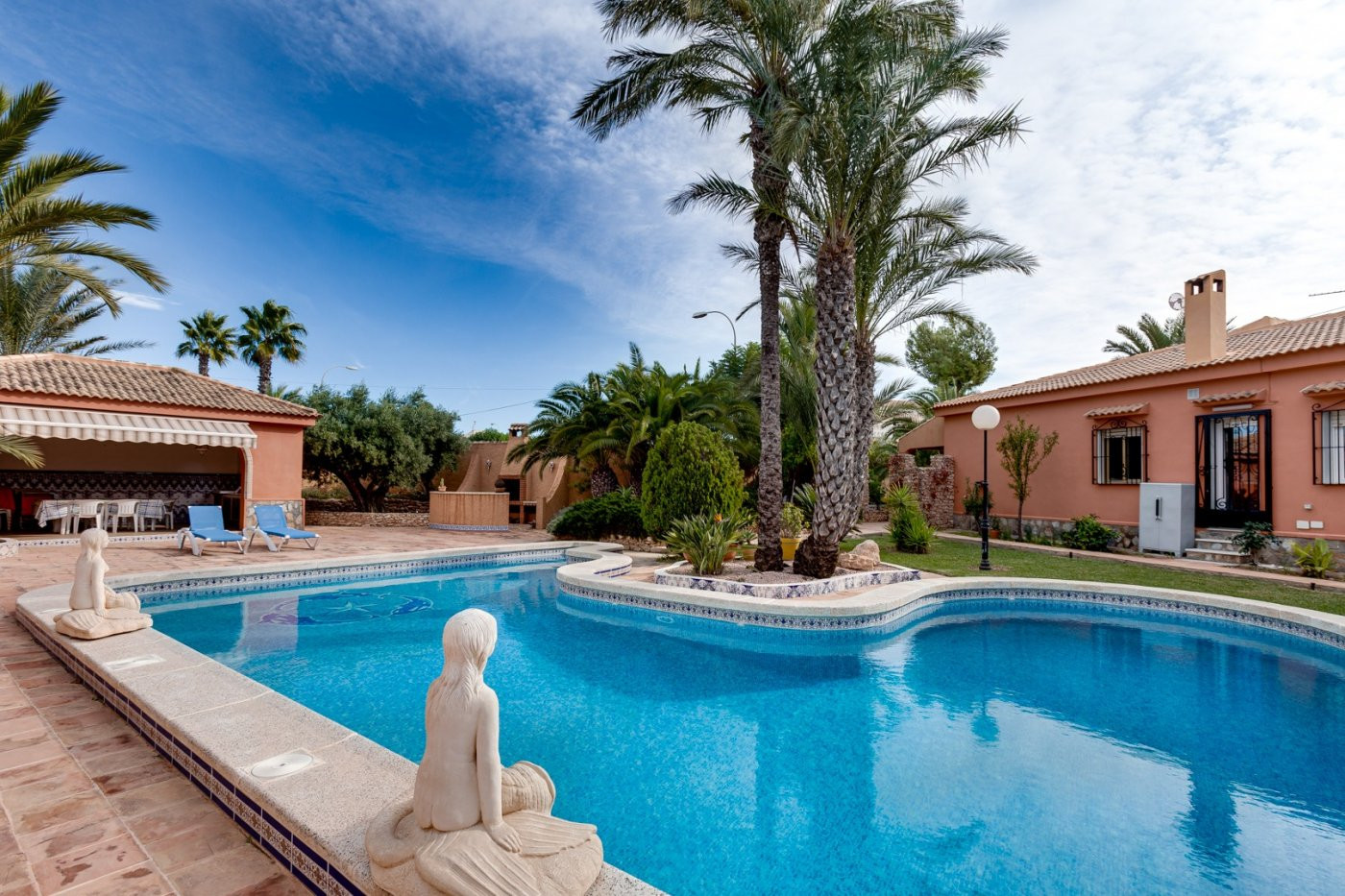 Living room in villa for sale in Torrevieja