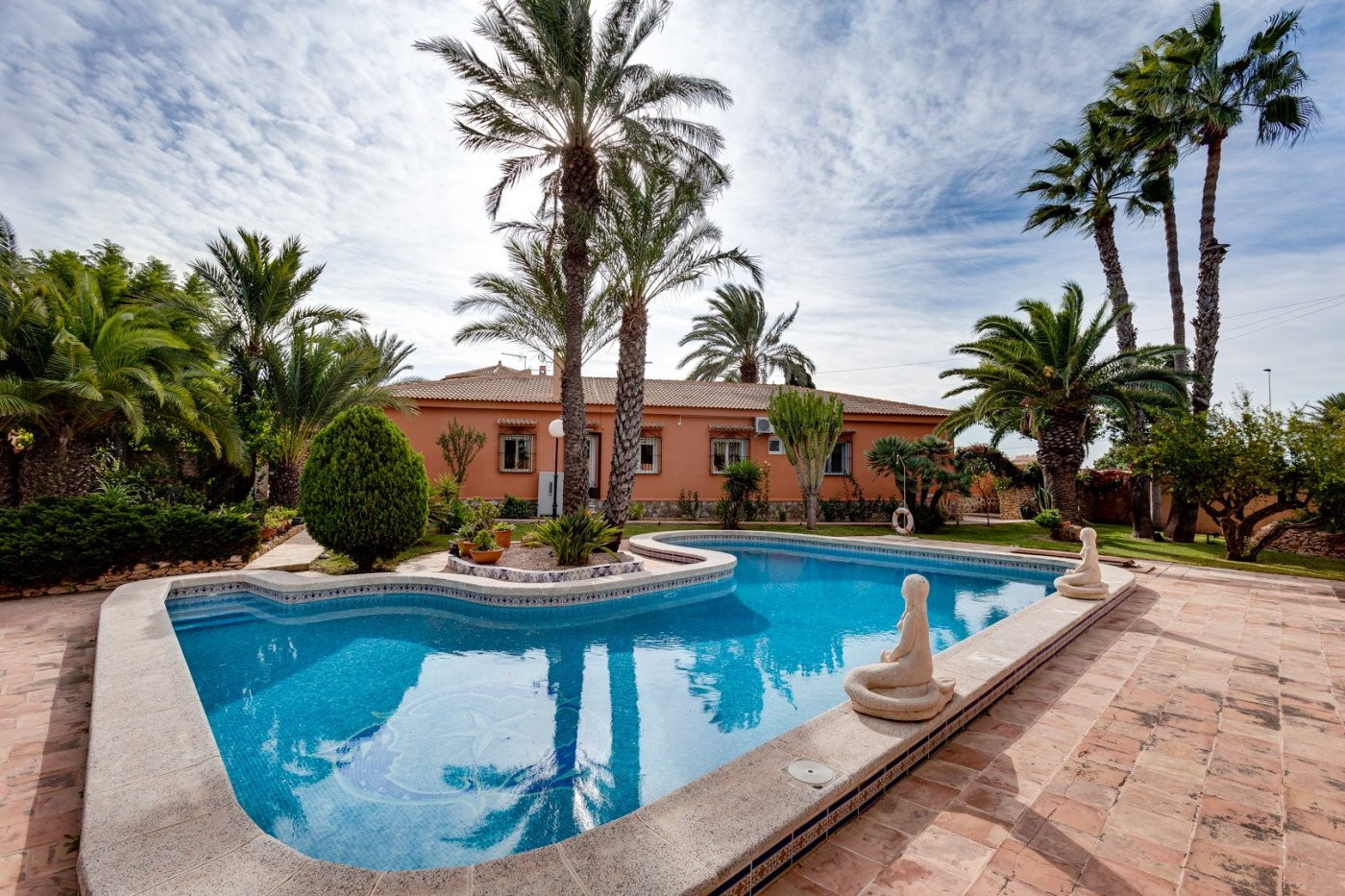 Bathroom in villa for sale in Torrevieja