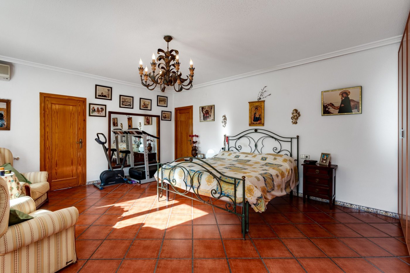 Terrace in villa for sale in Torrevieja