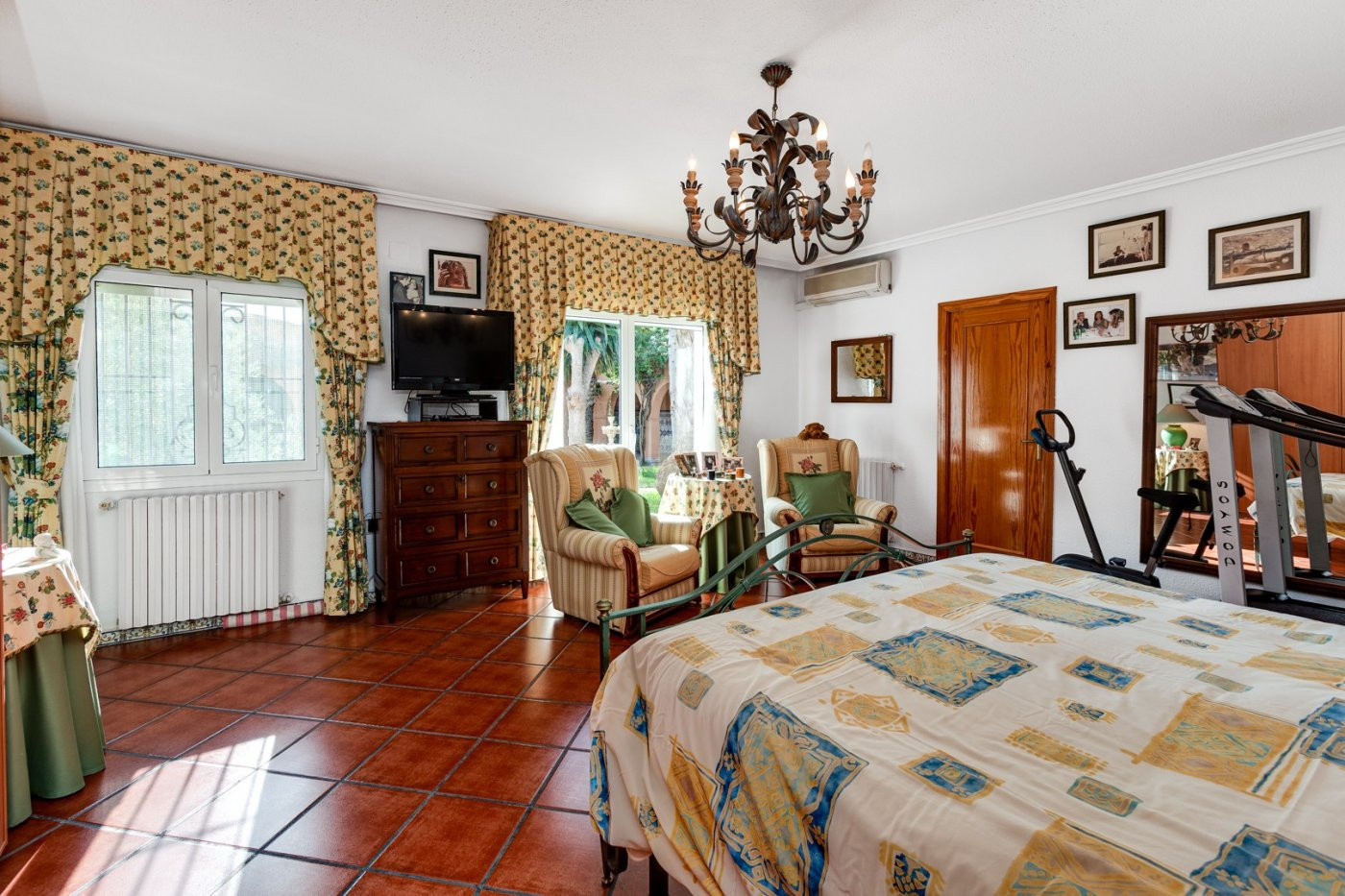 Bathroom in villa for sale in Torrevieja