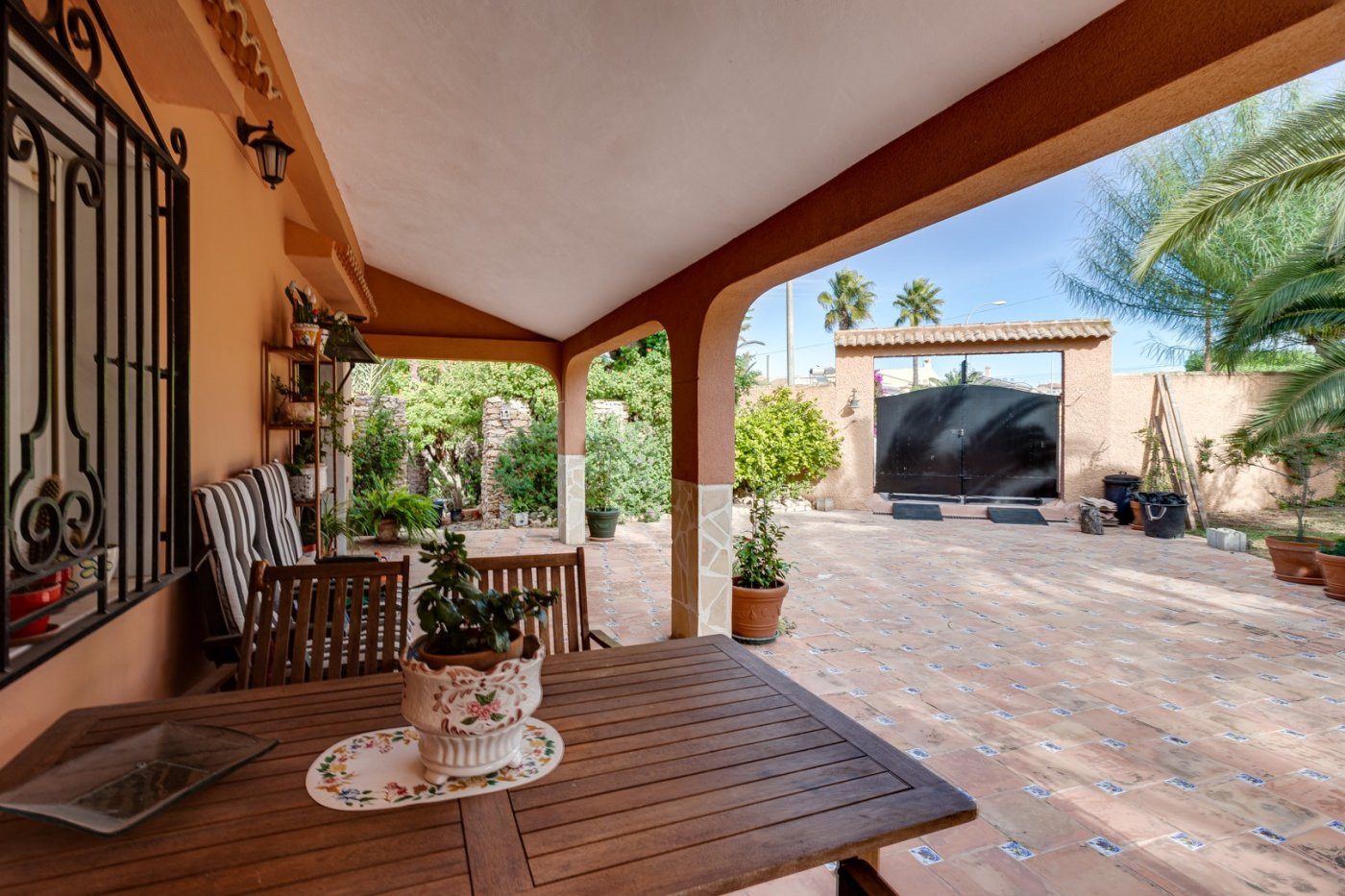 Terrace in villa for sale in Torrevieja
