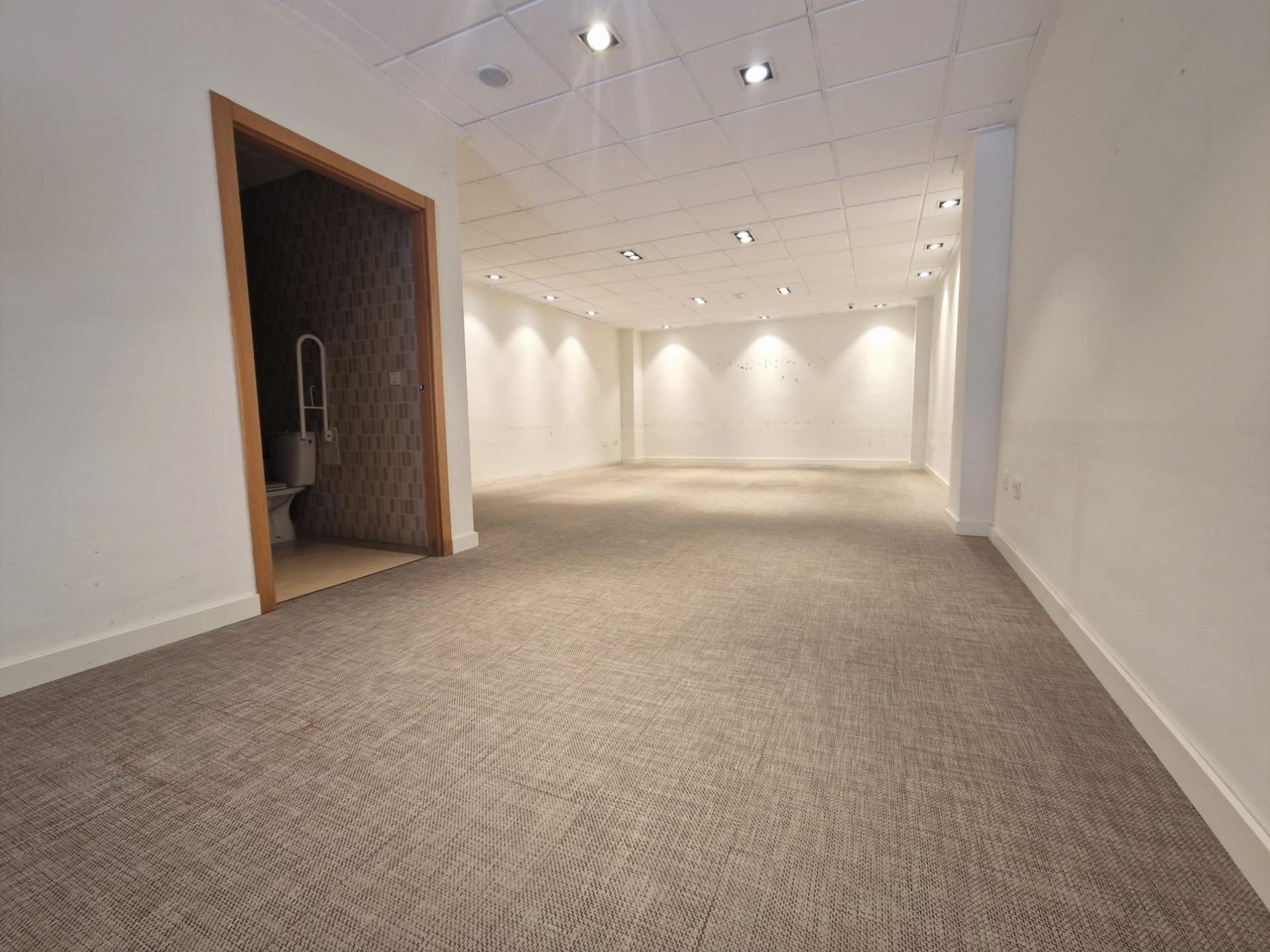 Master bedroom in commercial for sale in Guardamar del Segura