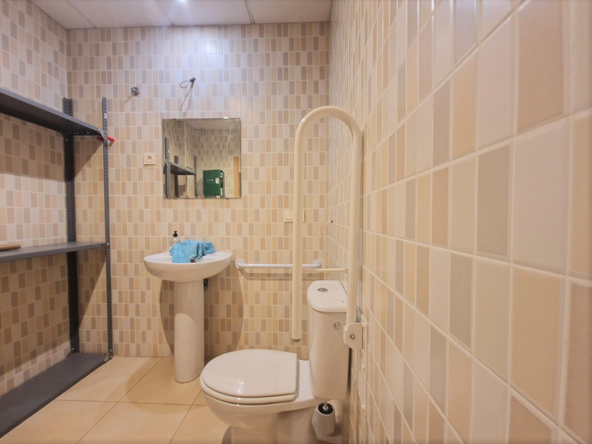 Bathroom in commercial for sale in Guardamar del Segura
