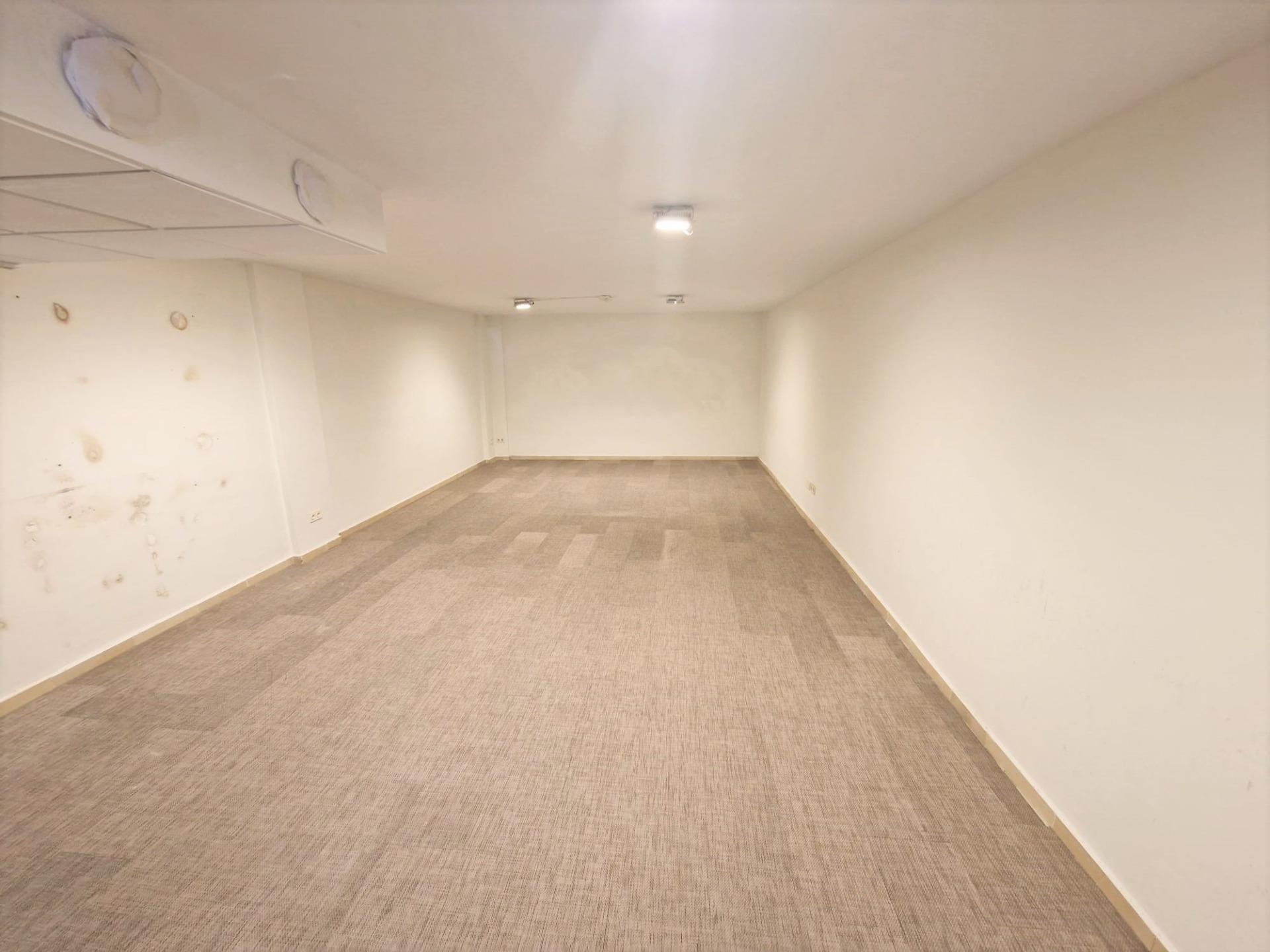 Bedroom in commercial for sale in Guardamar del Segura
