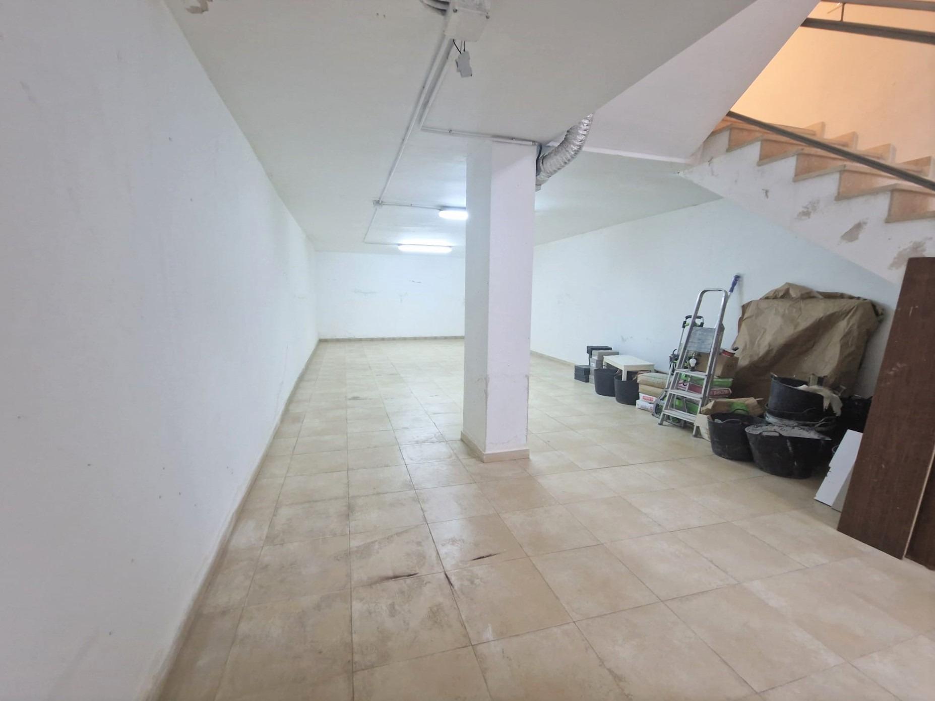 Master bedroom in commercial for sale in Guardamar del Segura