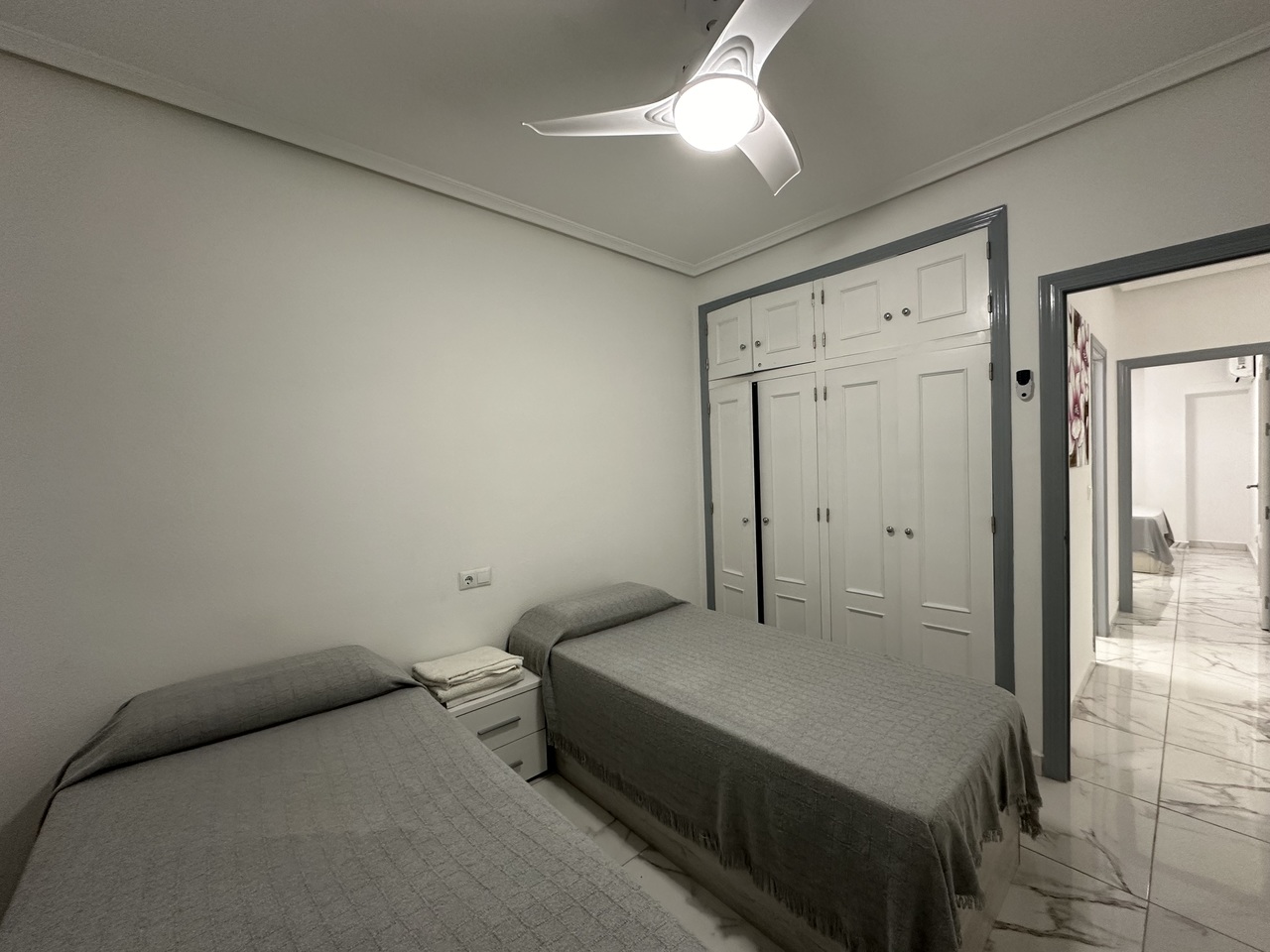 Bedroom in apartment for sale in Torrevieja