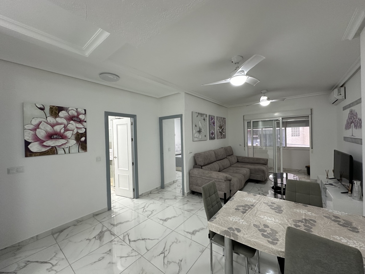 Bedroom in apartment for sale in Torrevieja