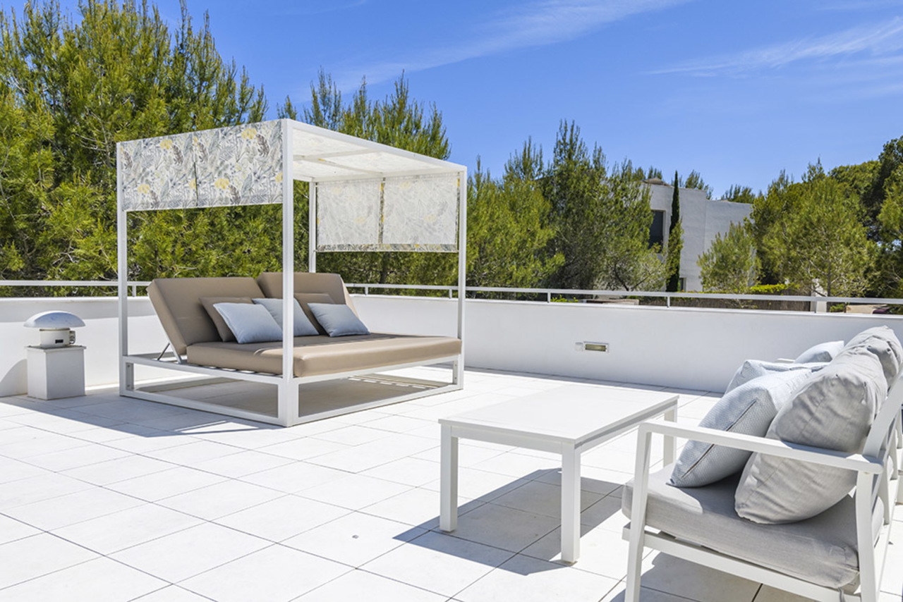 Terrace in villa for sale in Las Colinas Golf