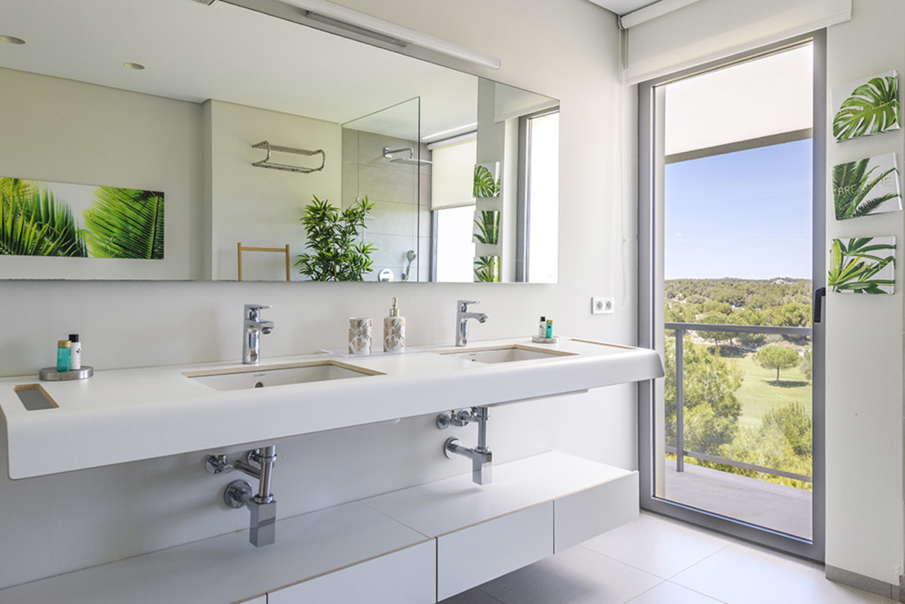 Garden in villa for sale in Las Colinas Golf