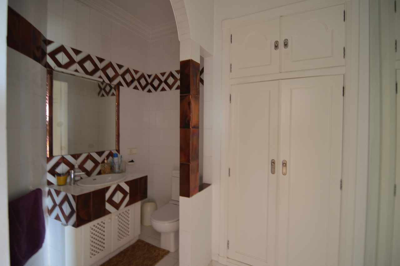 Bathroom in villa for sale in Torrevieja