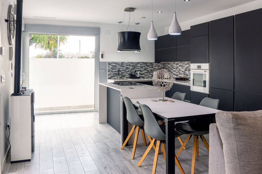 Perfectly situated this beautifully designed and built modern property is a unique opportunity arriv