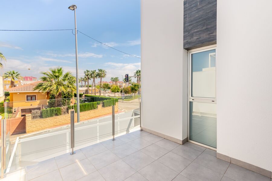 Master bedroom in villa for sale in Daya Vieja