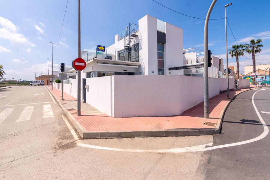 Master bedroom in villa for sale in Daya Vieja