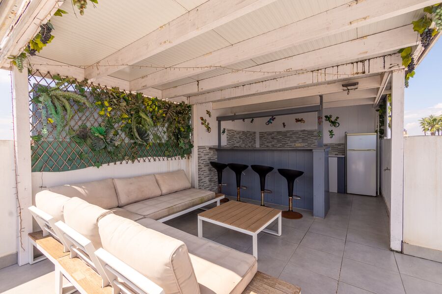 Terrace in villa for sale in Daya Vieja