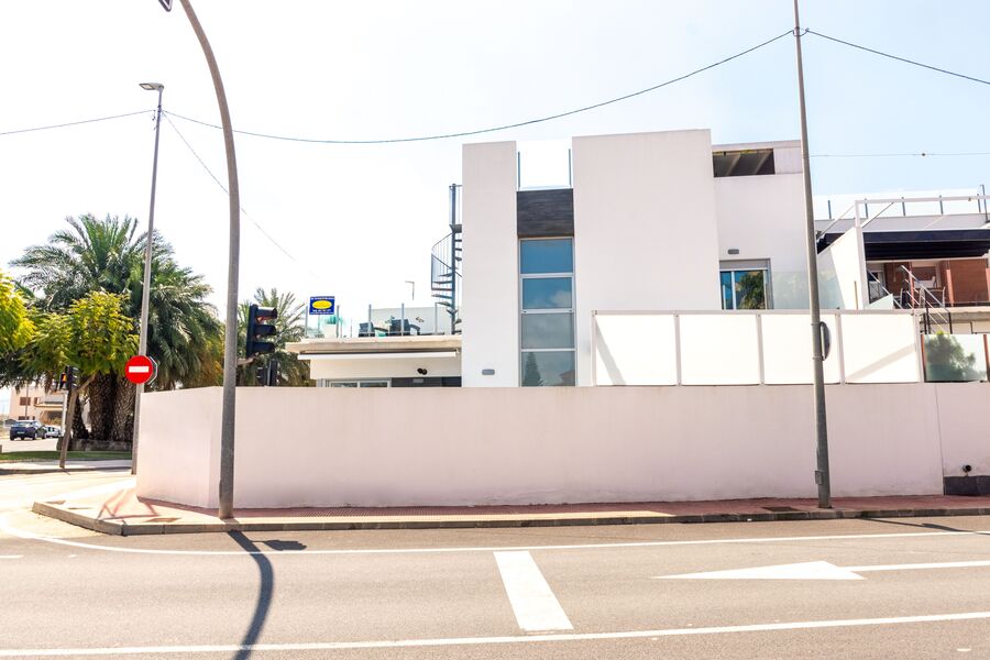 Master bedroom in villa for sale in Daya Vieja