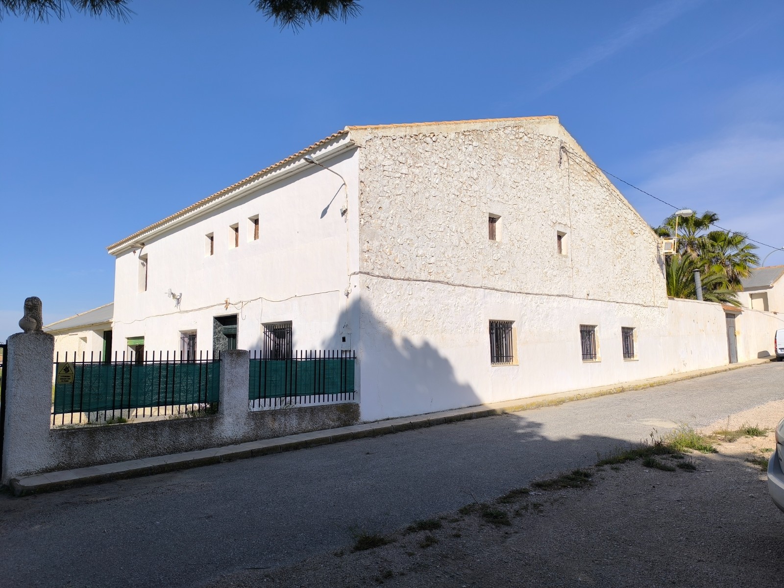 This wonderful villa in Torre del Rico, has approximately 1000 meters built