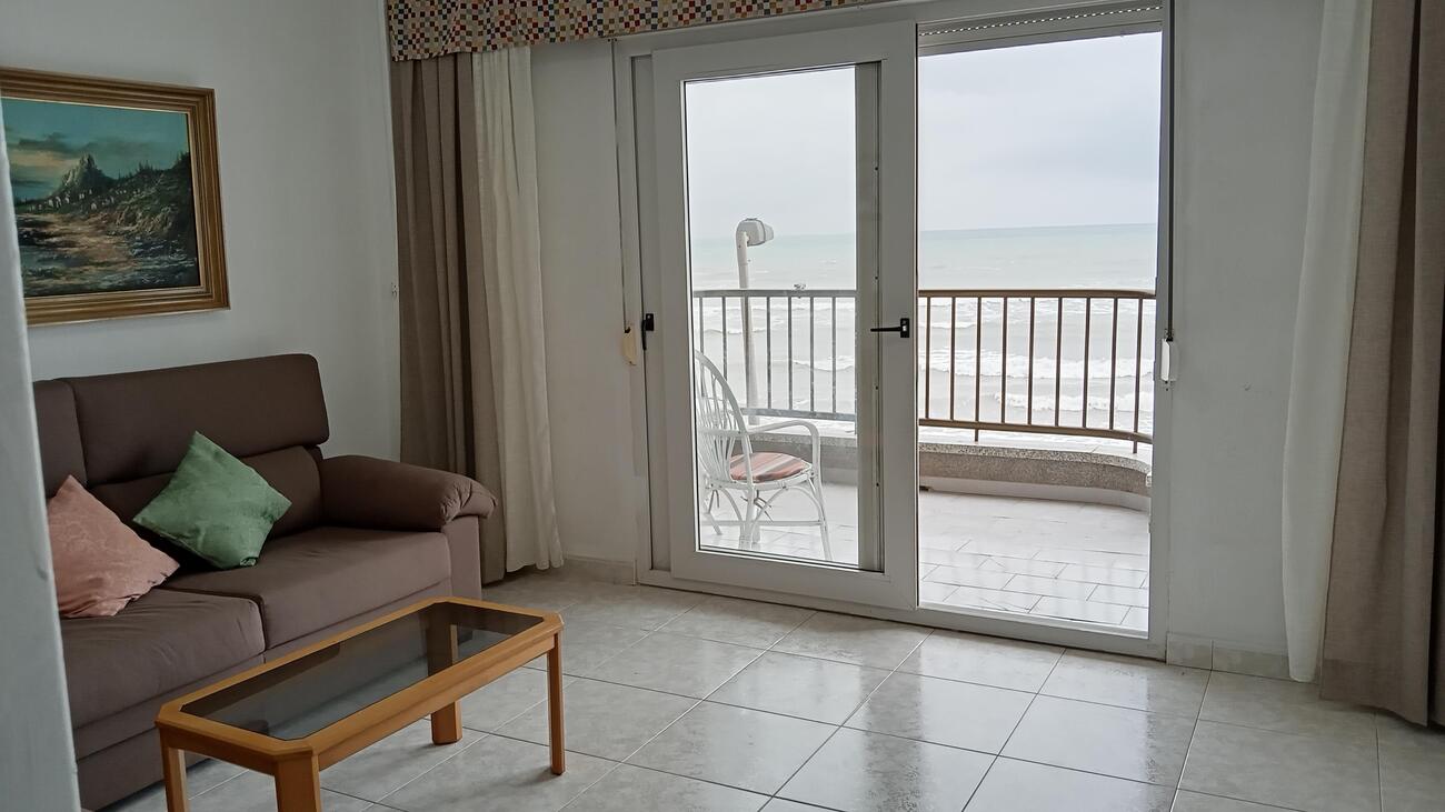 Master bedroom in apartment for sale in Torrevieja