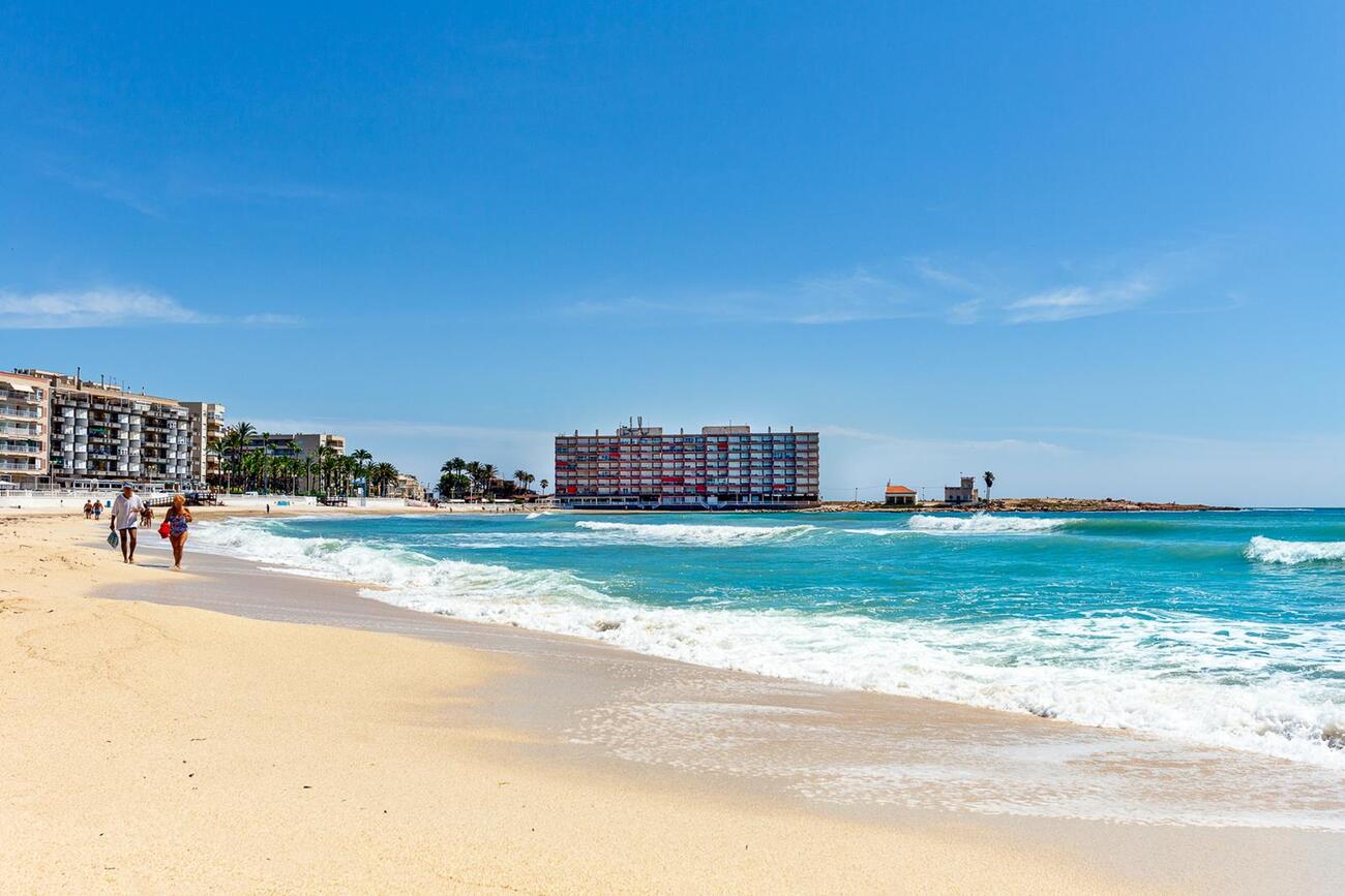 Master bedroom in apartment for sale in Torrevieja