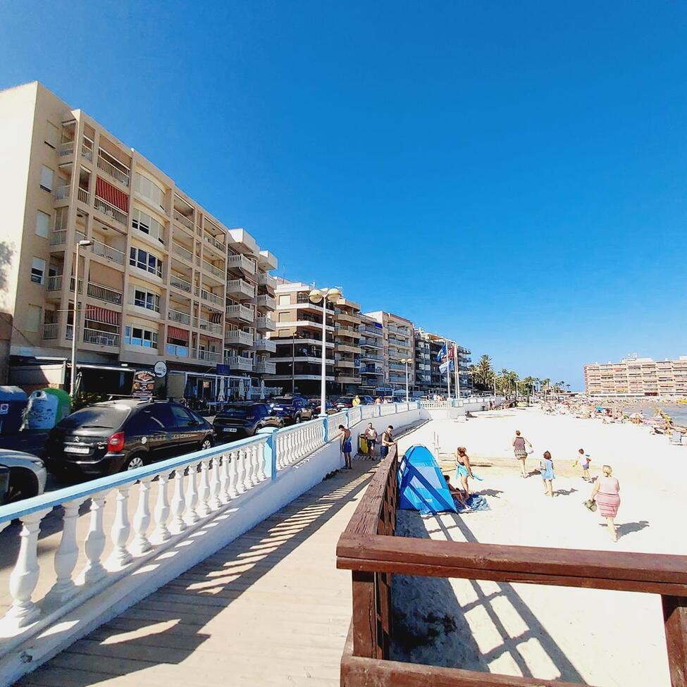 Bedroom in apartment for sale in Torrevieja