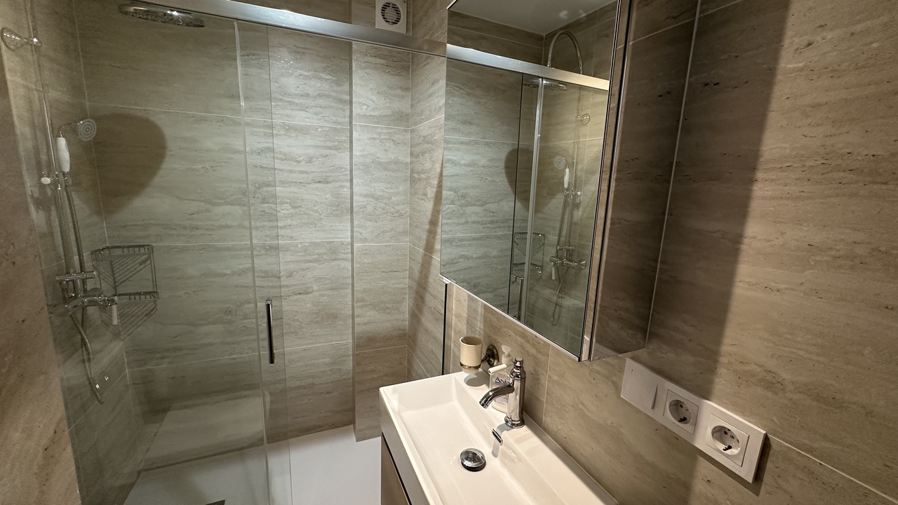Master bedroom in apartment for sale in Torrevieja