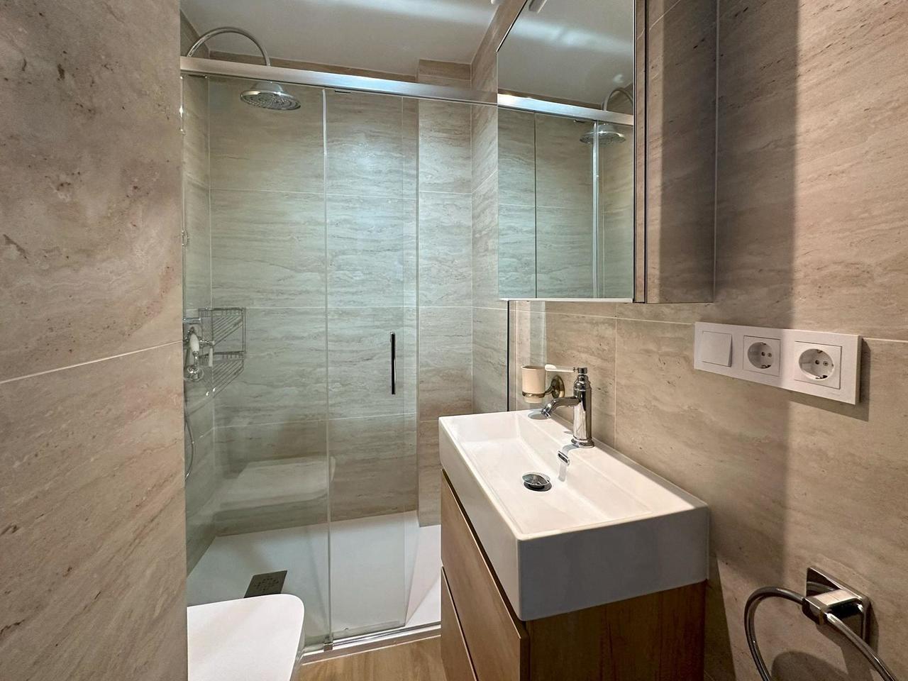 Bedroom in apartment for sale in Torrevieja
