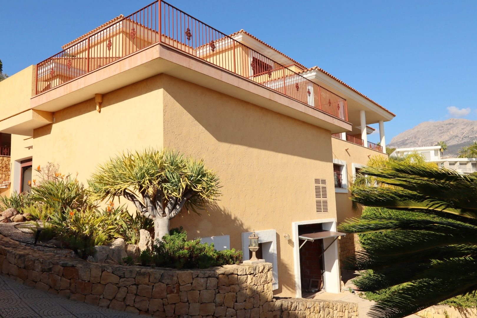 Living room in villa for sale in Altea