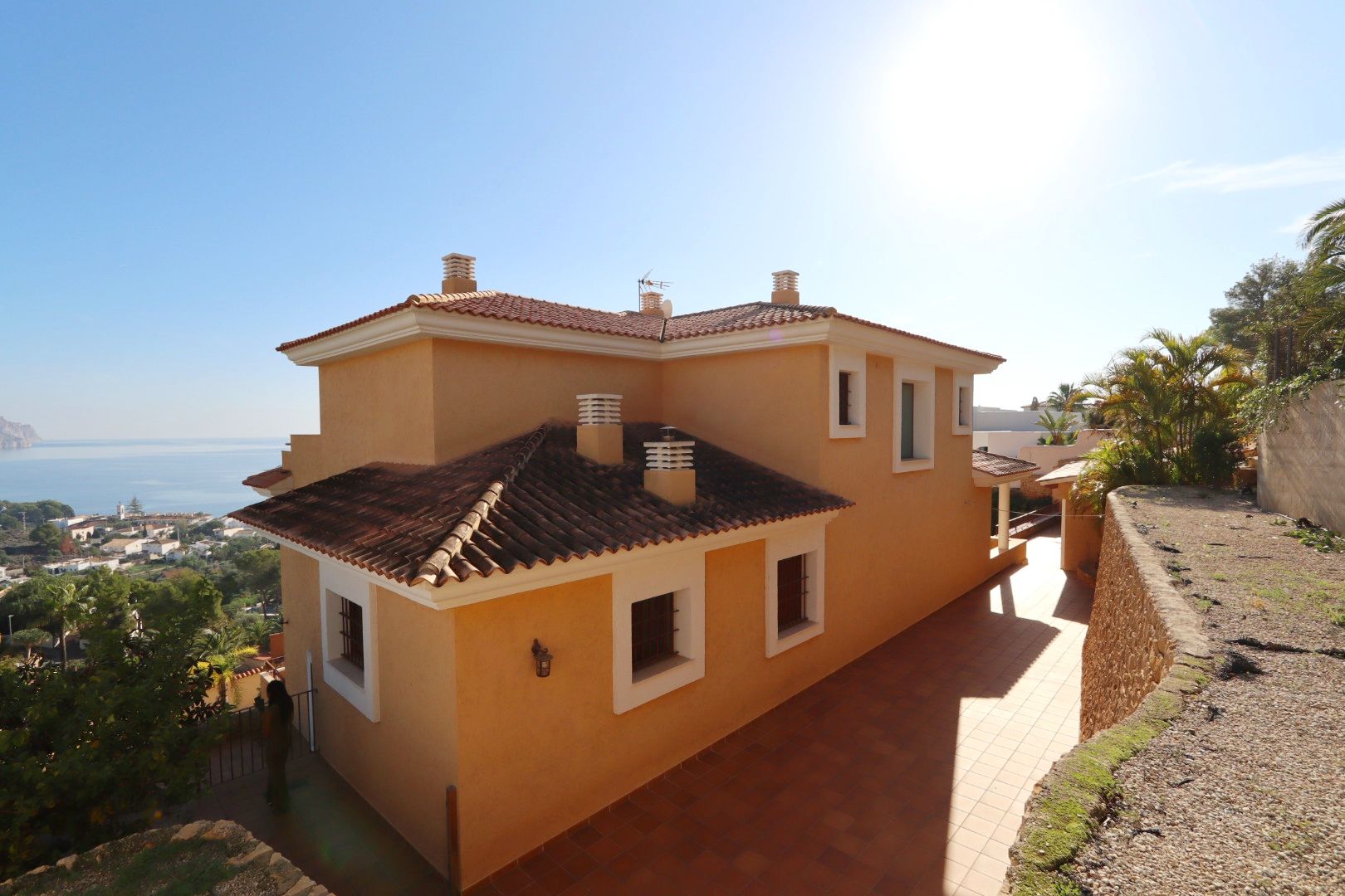 Located in one of the most prestigious areas of Altea, this spectacular villa offers the perfect bal
