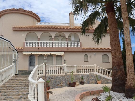 Kitchen in villa for sale in La Manga del Mar Menor