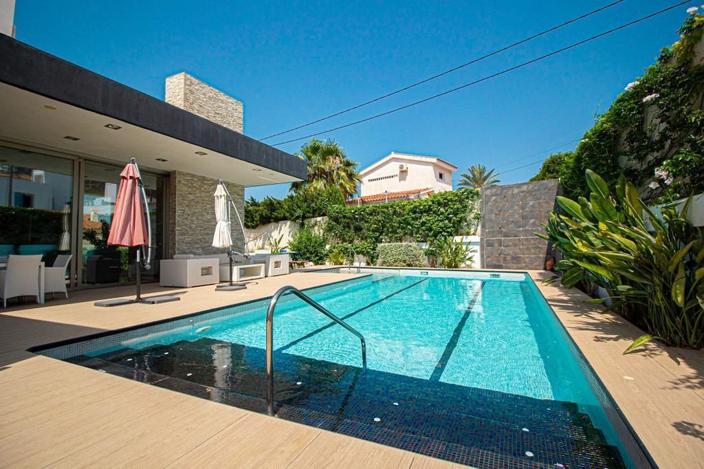 Exterior view in villa for sale in Alfas del Pi