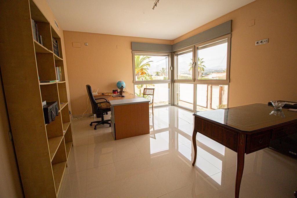 Garden in villa for sale in Alfas del Pi