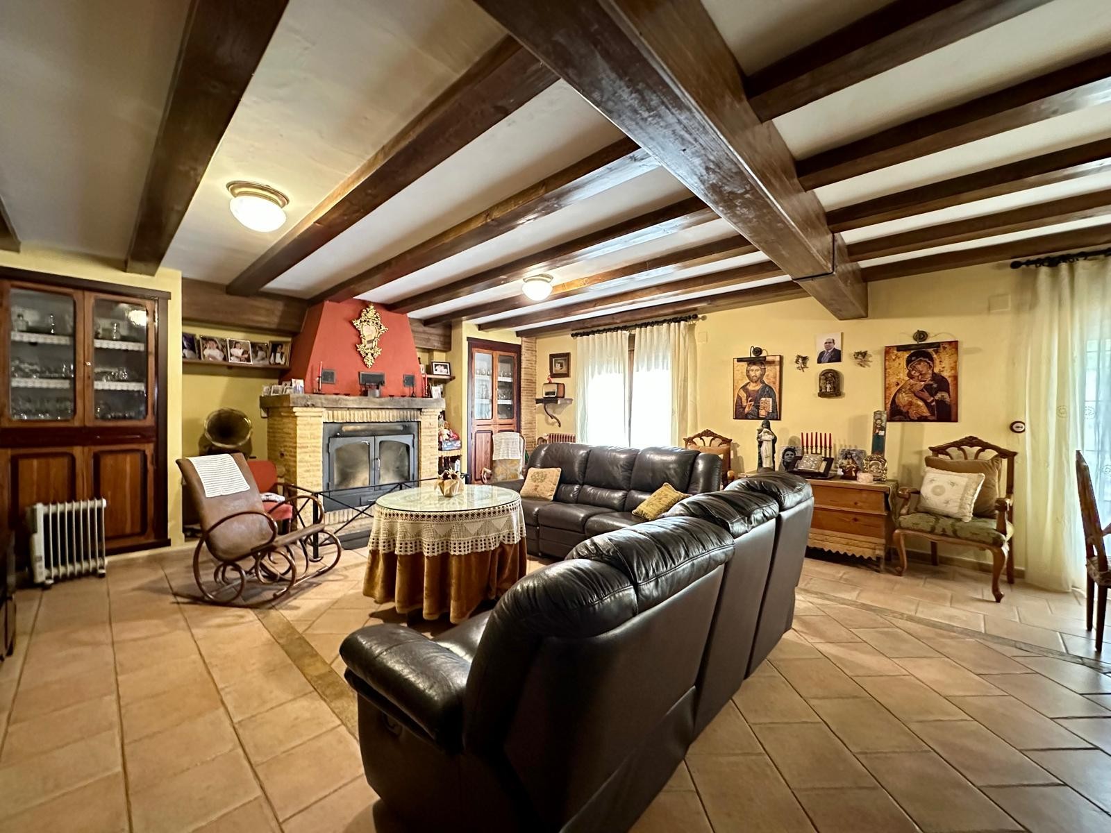 Master bedroom in villa for sale in Yecla