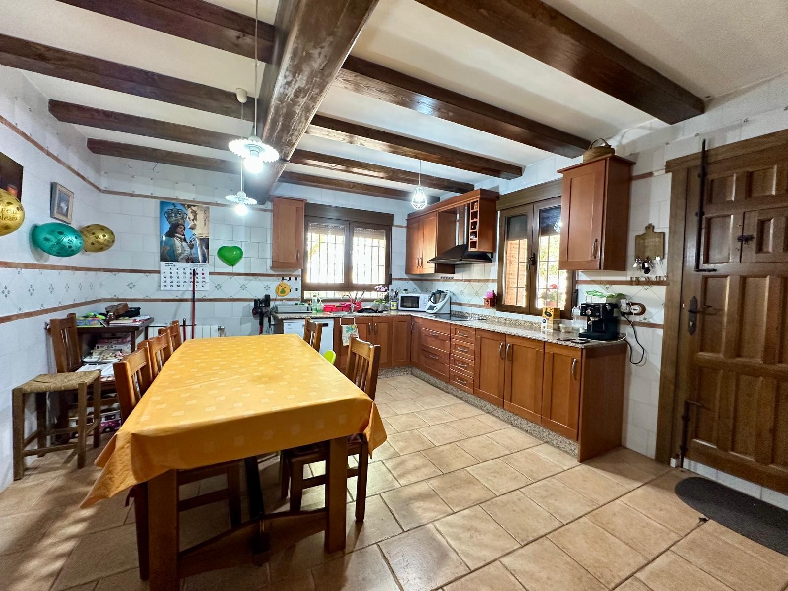 Pool area in villa for sale in Yecla