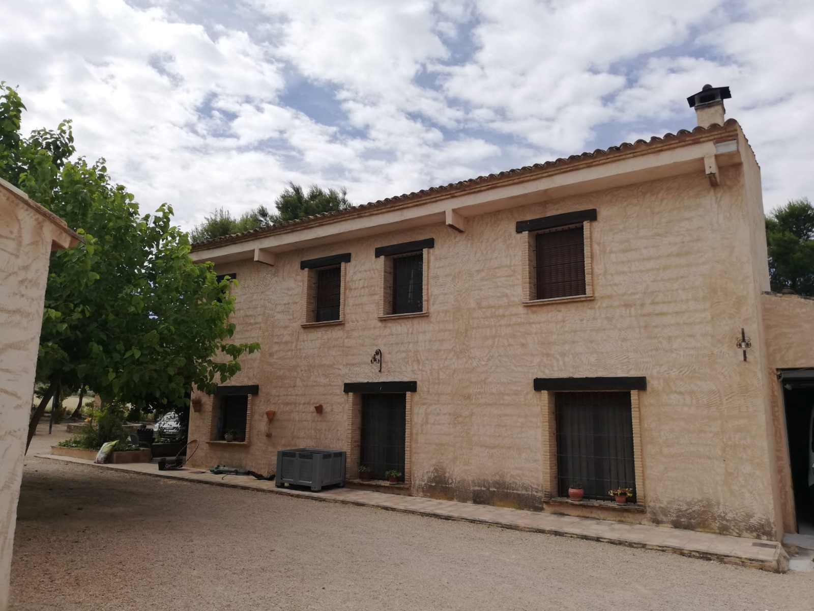 Traditional Finca with Independent Annexe, Pool & Large Plot – 5 km from YeclaThis beautifully resto