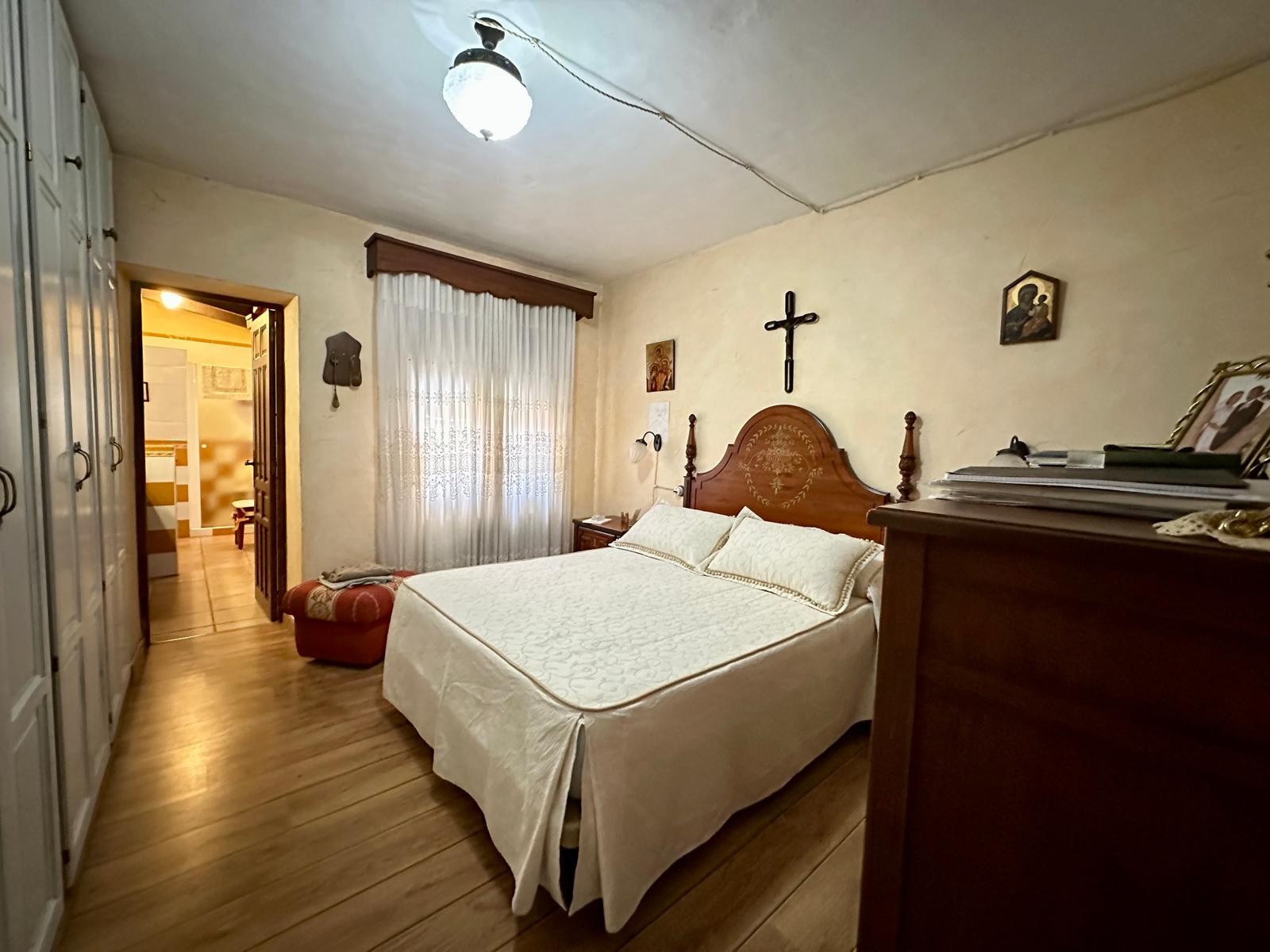 Bedroom in villa for sale in Yecla