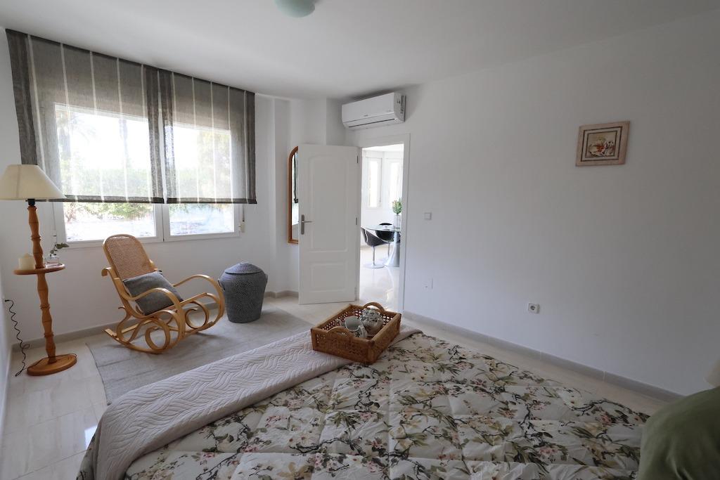 Bedroom in apartment for sale in Torrevieja